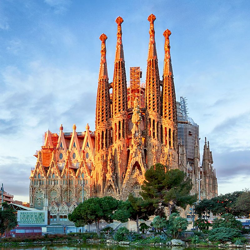 Barselona şehir manzarası ve Sagrada Familia kuleleri
